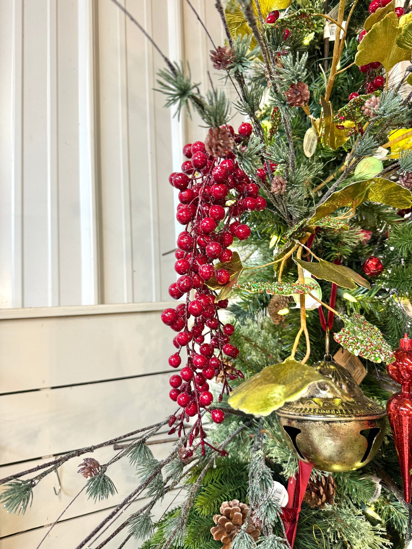 Iced hanging berry dark