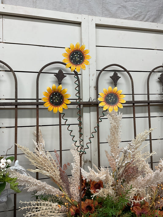 F22068 Sunflower Trio Stake
