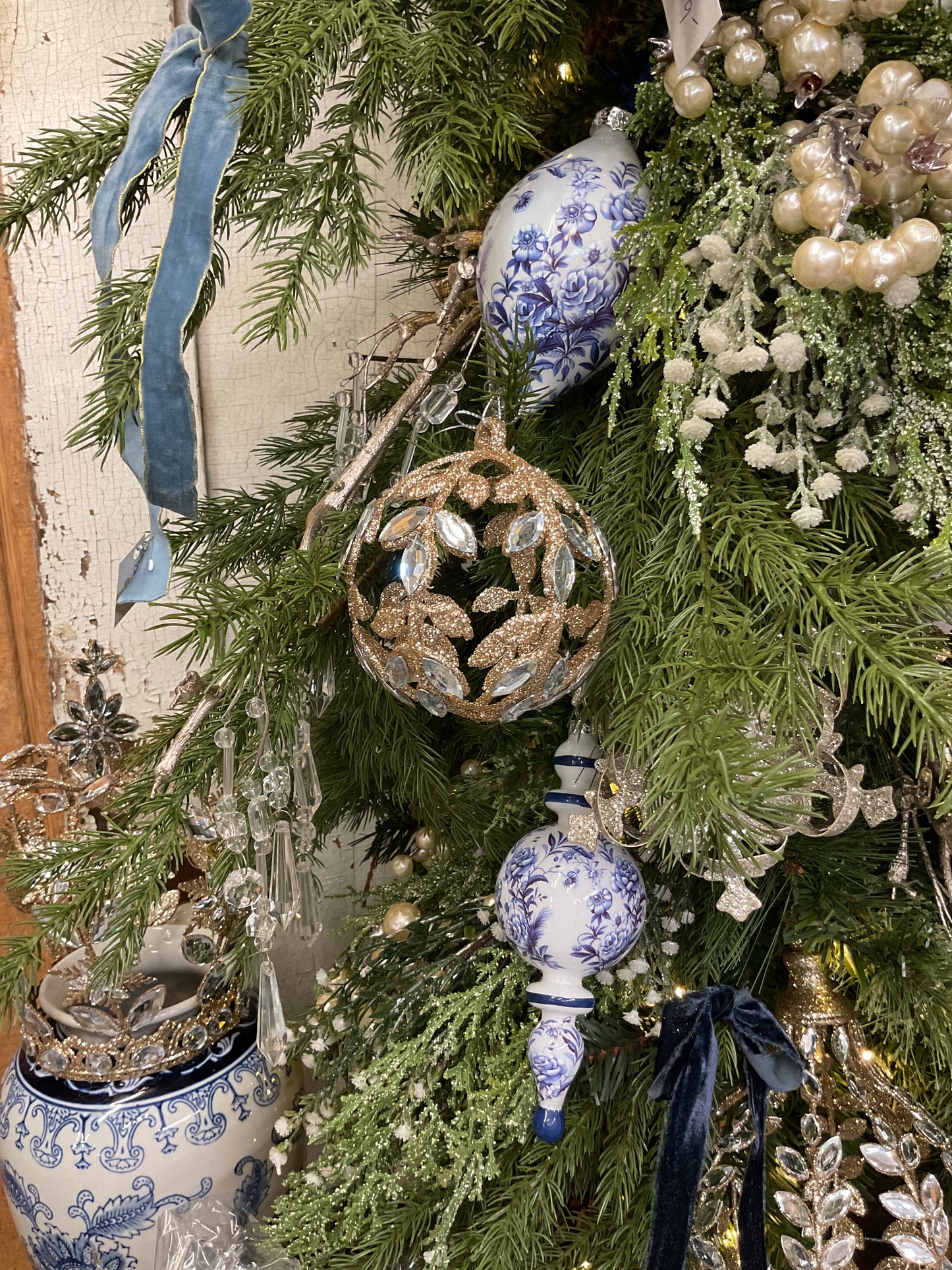 Vine jewel ball